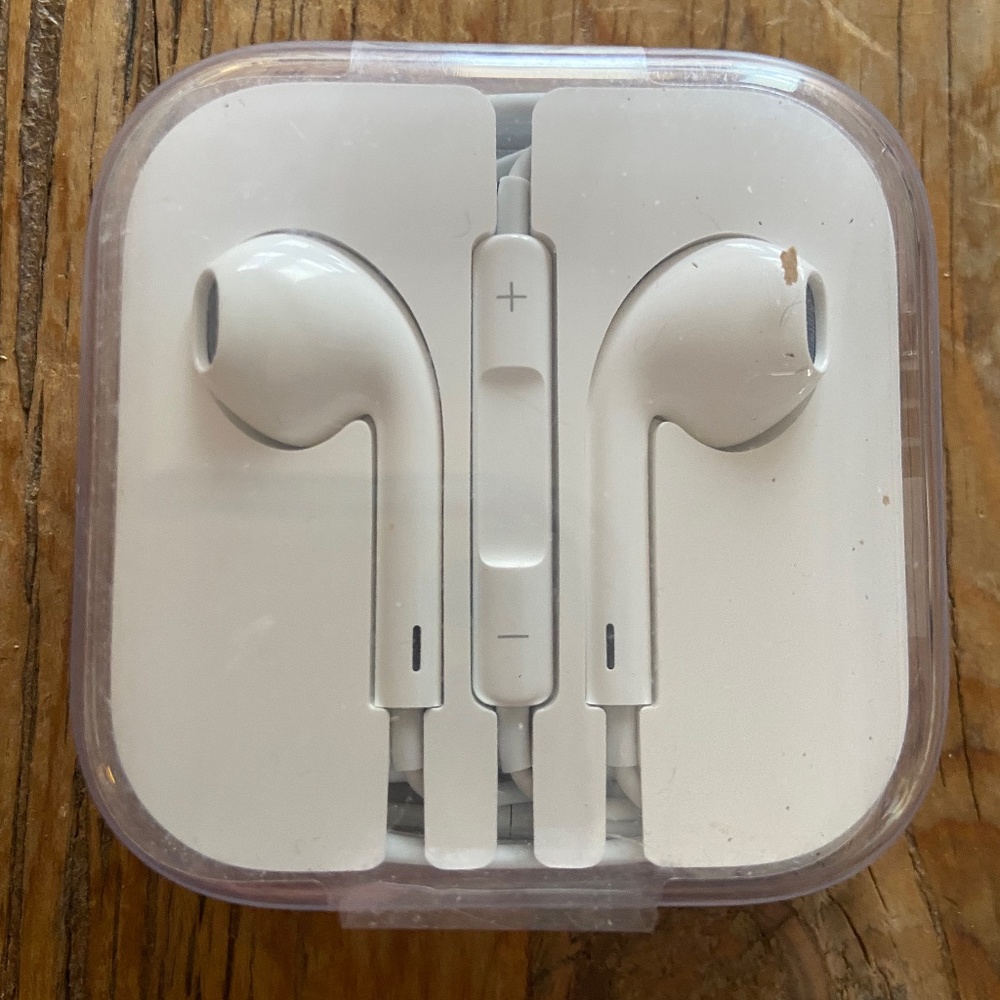 New In Wrapper Never Used 100 % Authentic Plug In Apple Earphones